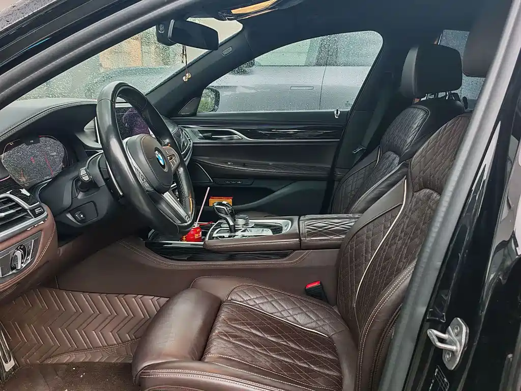 BMW 7 Series — миниатюра 4