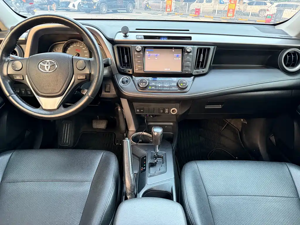 Toyota RAV4 — миниатюра 17