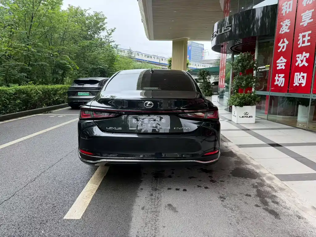 Lexus ES — миниатюра 5