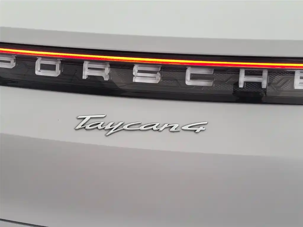 Porsche Taycan — миниатюра 19