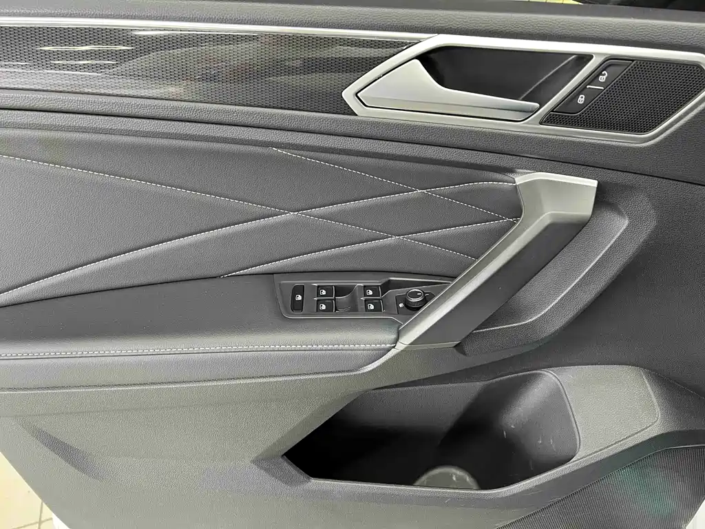 Volkswagen Tiguan L — миниатюра 8
