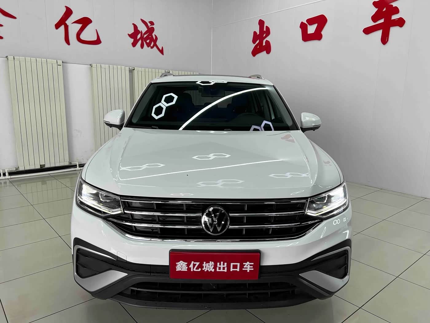 Volkswagen Tiguan L 1.4 л 2022 г. Белый, пробег 29000 км