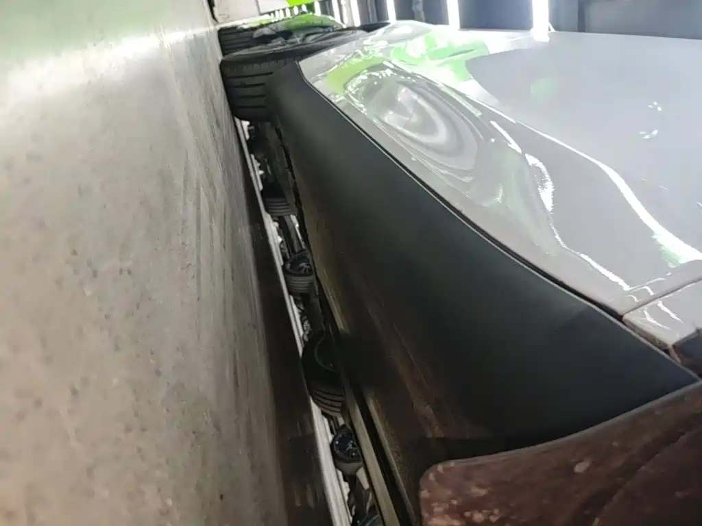 Tesla Model Y — миниатюра 21