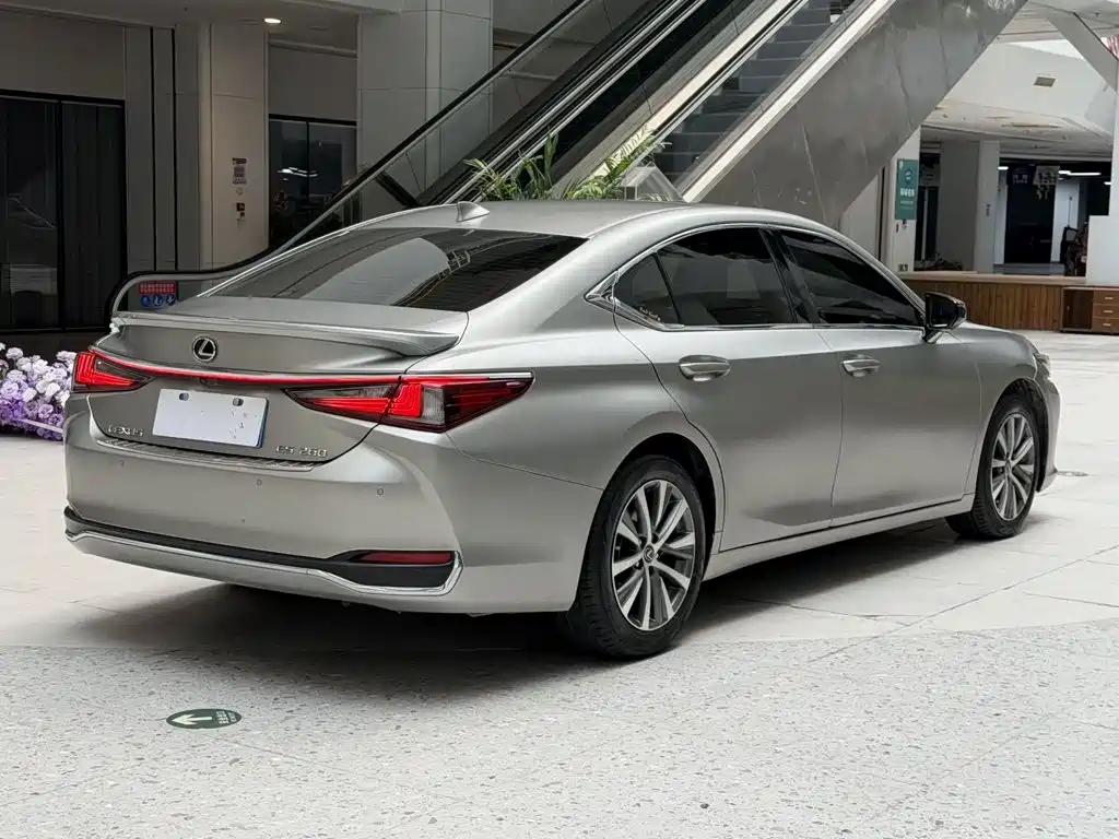 Lexus ES 2018 200 V