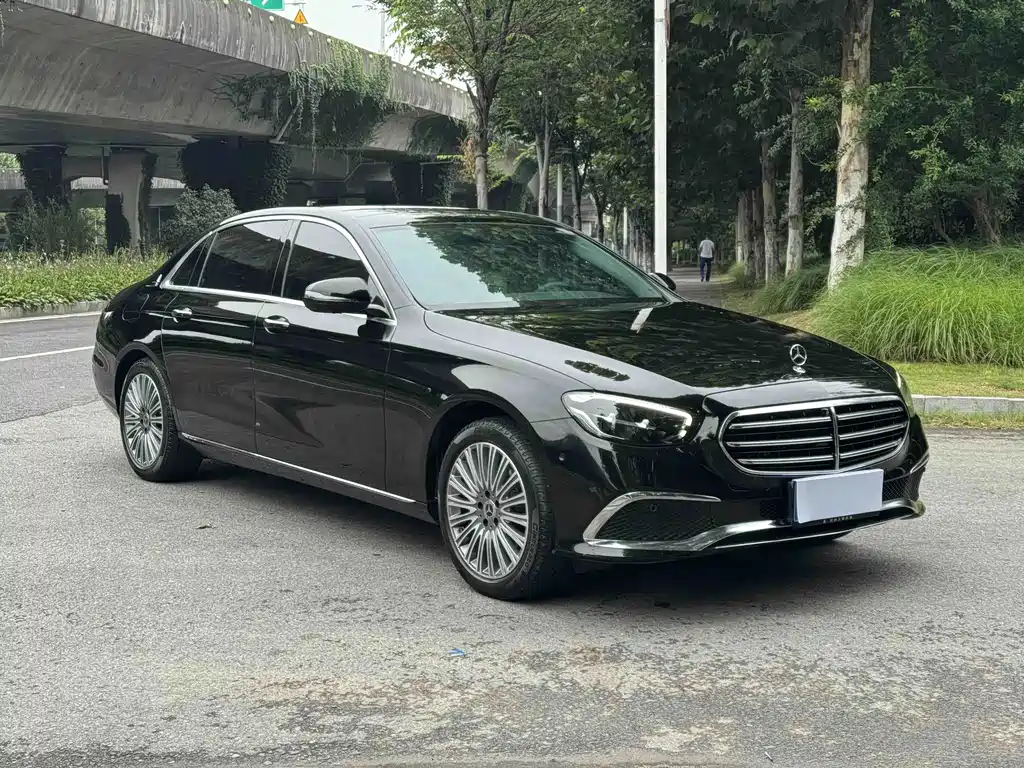 Mercedes-Benz E-Class — миниатюра 3