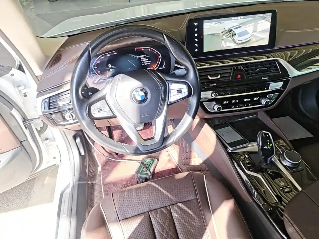BMW 5 Series — миниатюра 11