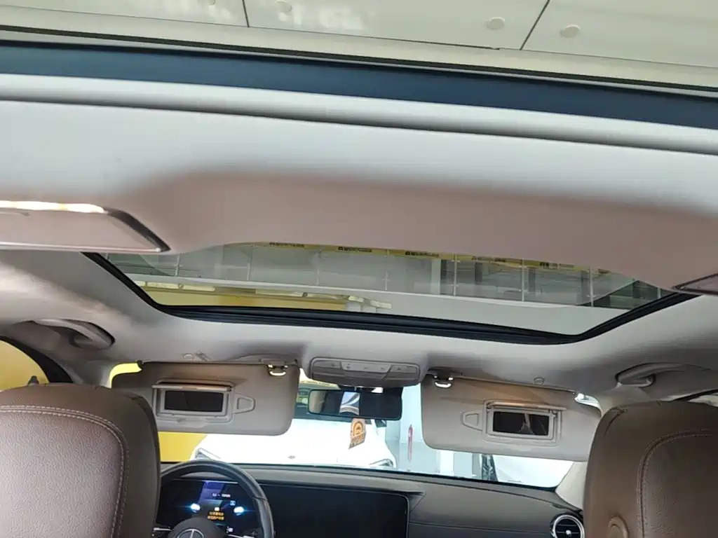Mercedes-Benz E-Class — миниатюра 18