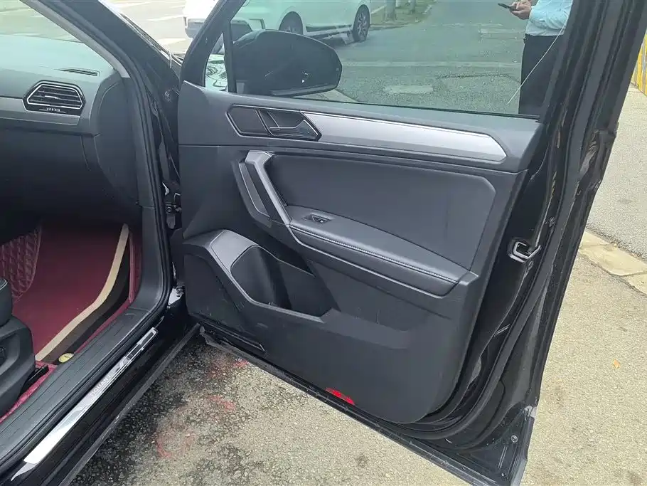Volkswagen Tiguan L L 2019 330TSI AT Luxury VI