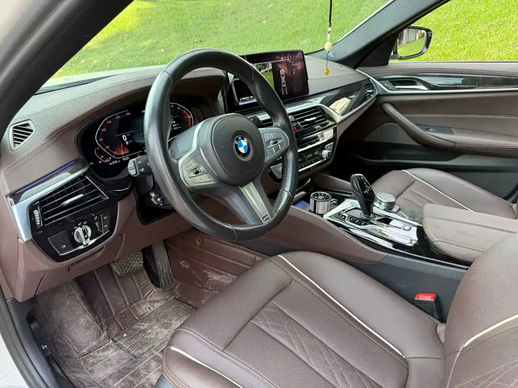 BMW 5 Series — миниатюра 7