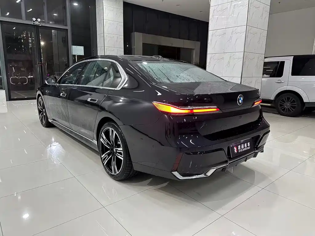 BMW 7 Series — миниатюра 4