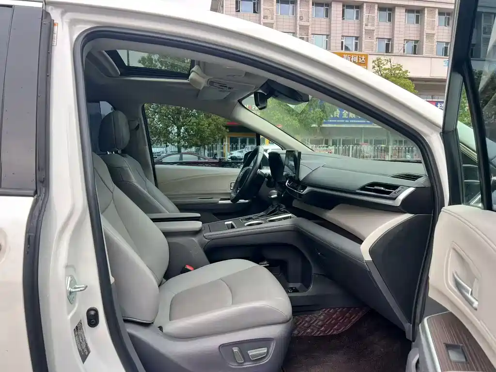 Toyota Sienna 2023 2.5L Luxury