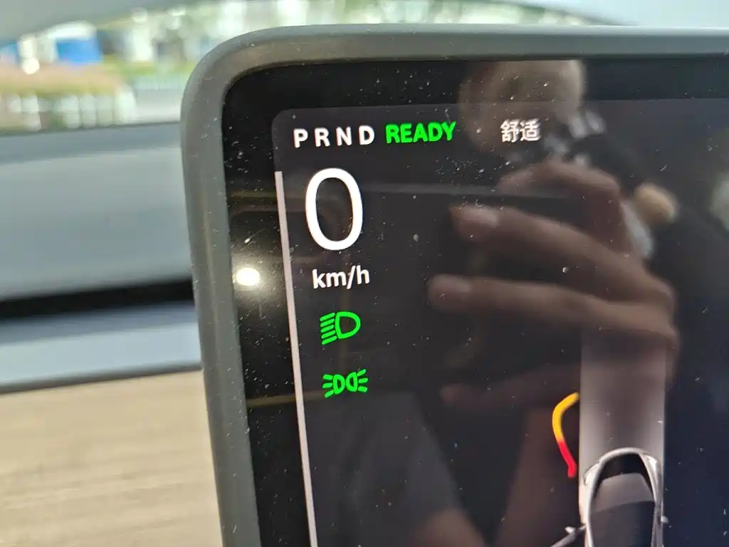 Tesla Model 3 — миниатюра 12