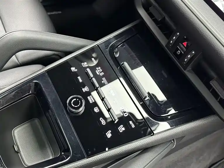 Porsche Cayenne — миниатюра 13