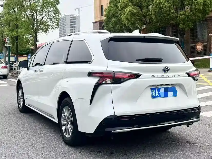 Toyota Sienna 2023 2.5L Luxury