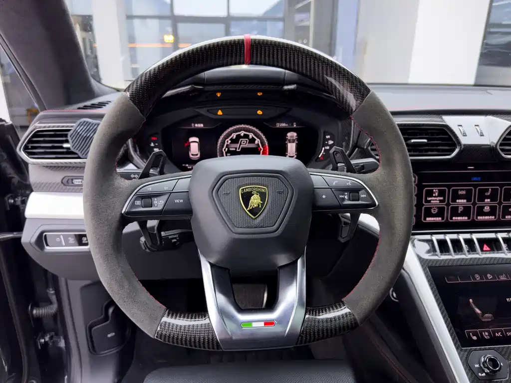 Lamborghini Urus — миниатюра 16