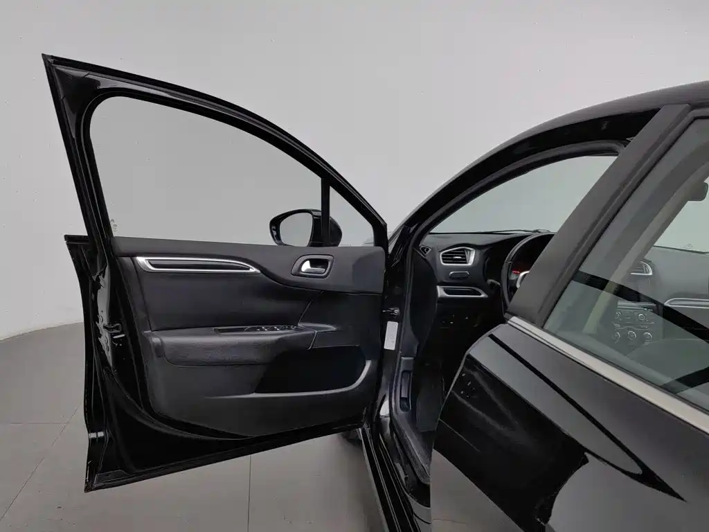Citroen C4L — миниатюра 8
