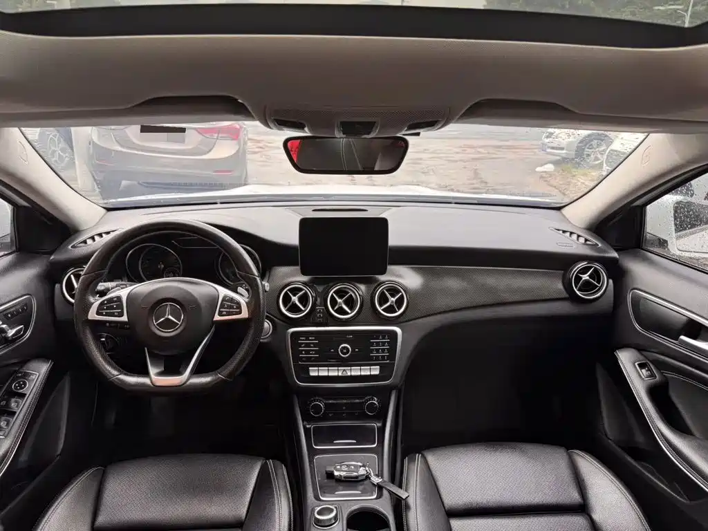Mercedes-Benz GLA — миниатюра 6