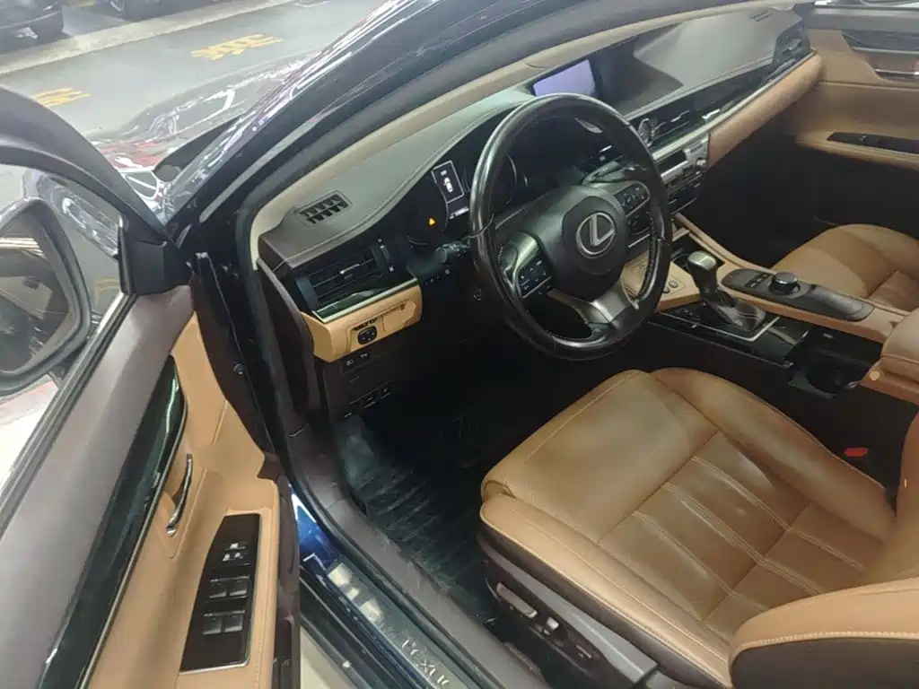 Lexus ES — миниатюра 16