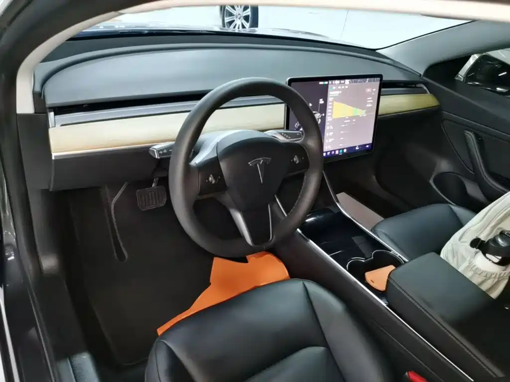 Tesla Model 3 — миниатюра 10