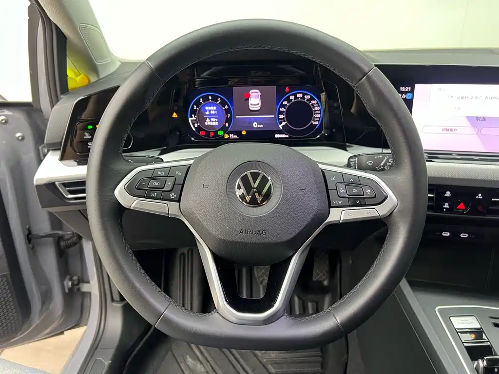 VOLKSWAGEN GOLF