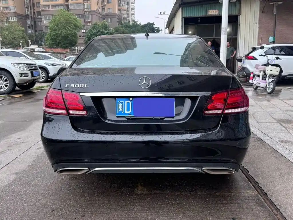 Mercedes-Benz E-Class — миниатюра 5
