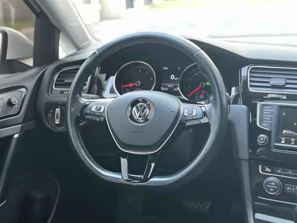 Volkswagen Golf — миниатюра 6