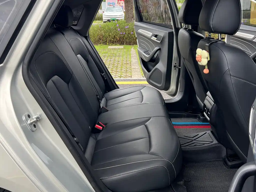 Roewe i6 New Energy — миниатюра 8
