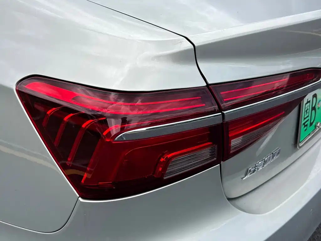 Roewe i6 New Energy — миниатюра 12