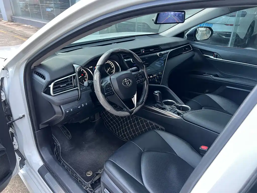 Toyota Camry — миниатюра 7