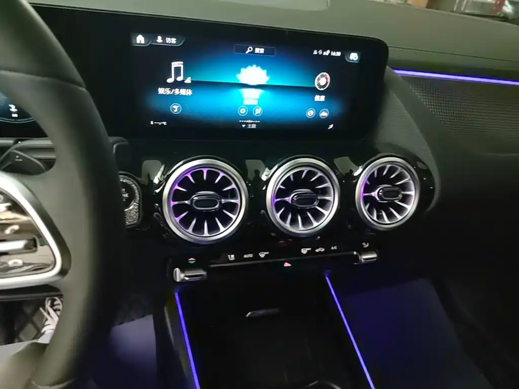 Mercedes-Benz GLA — миниатюра 18