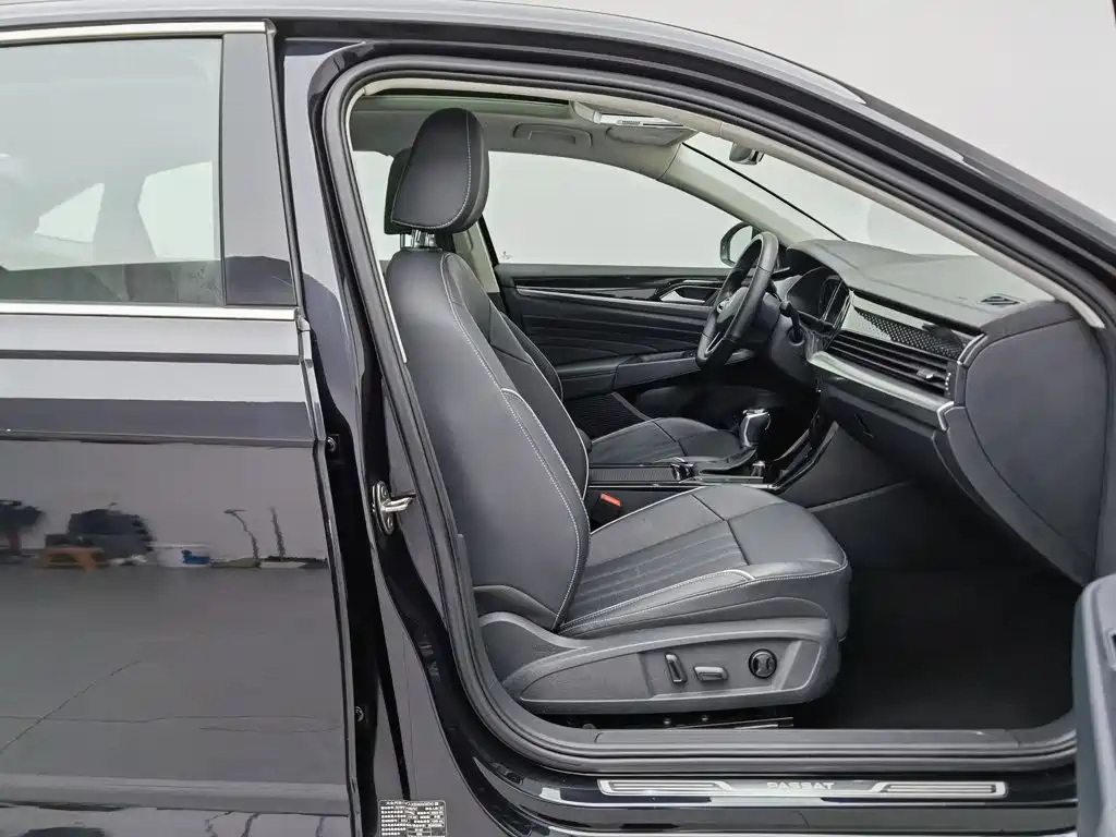 Volkswagen Passat PHEV — миниатюра 23