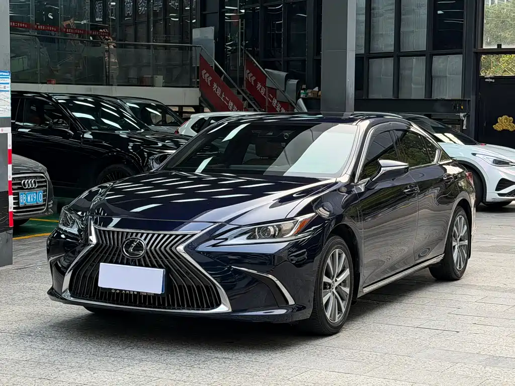 Lexus ES 2020
