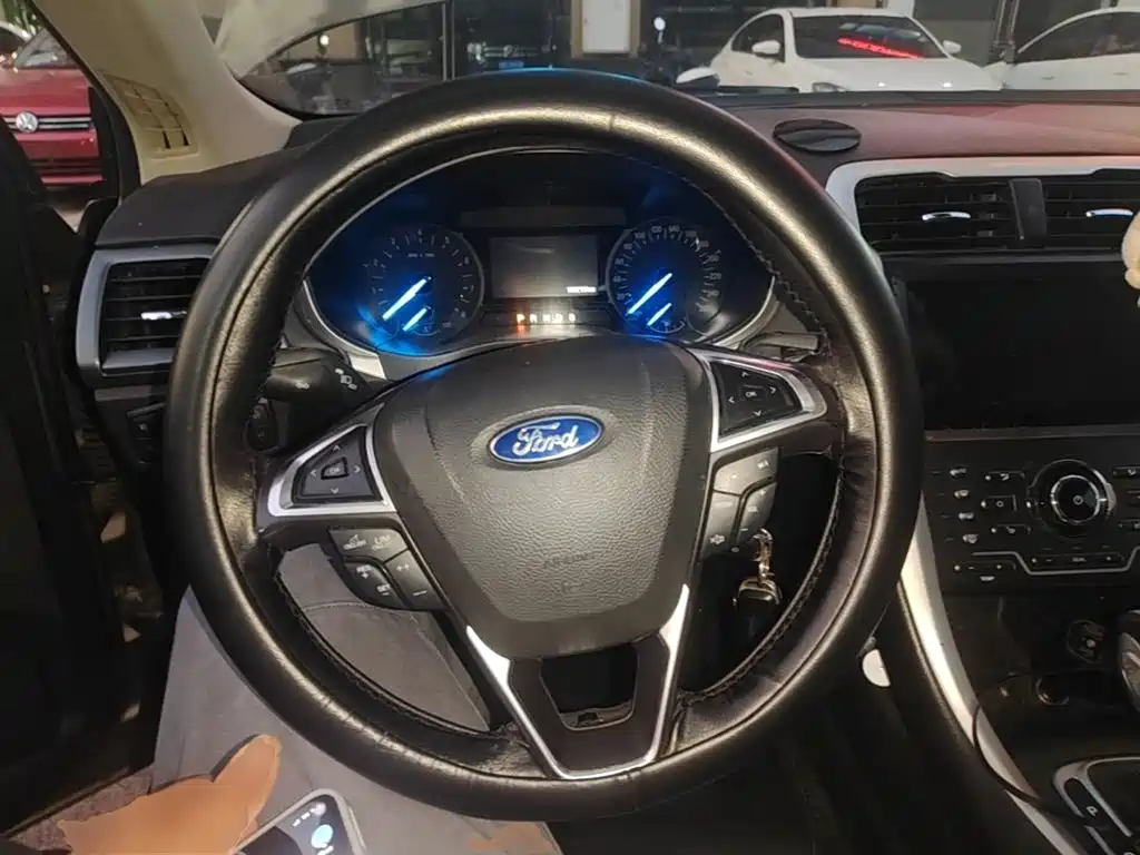 Ford Mondeo — миниатюра 11