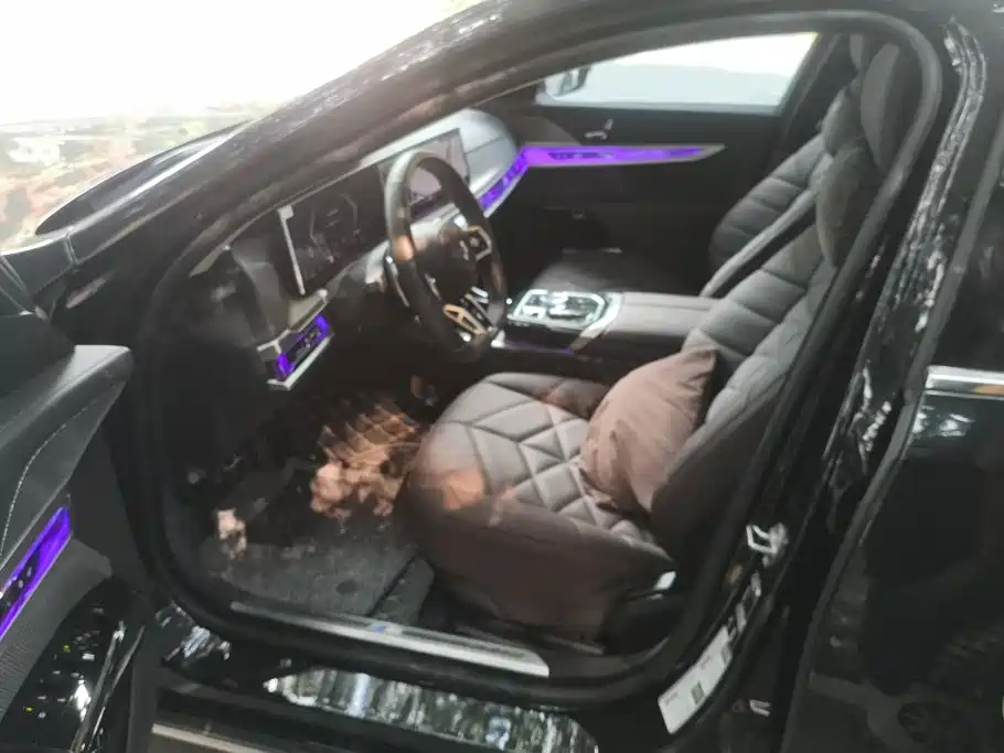 BMW 7 Series — миниатюра 9