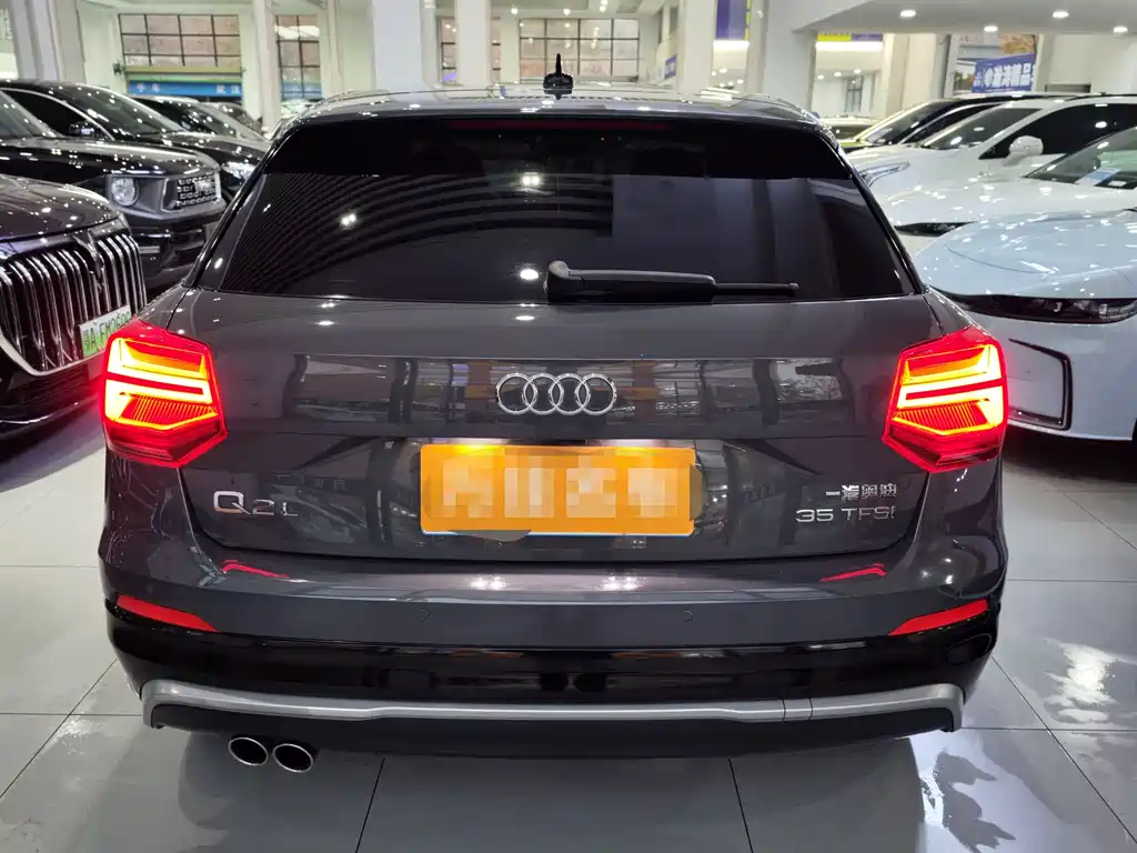 AUDI Q2L