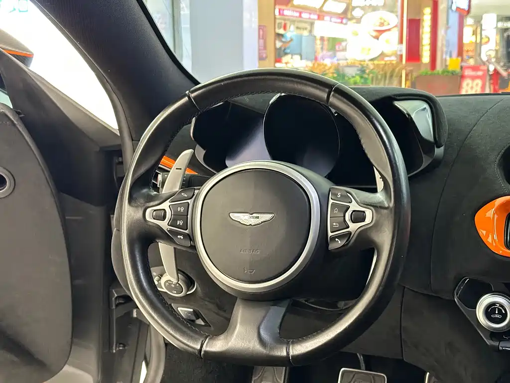 Aston Martin V8 Vantage — миниатюра 15