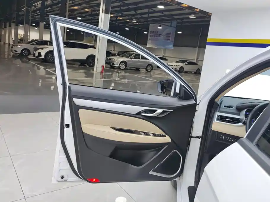 Geely Emgrand — миниатюра 7
