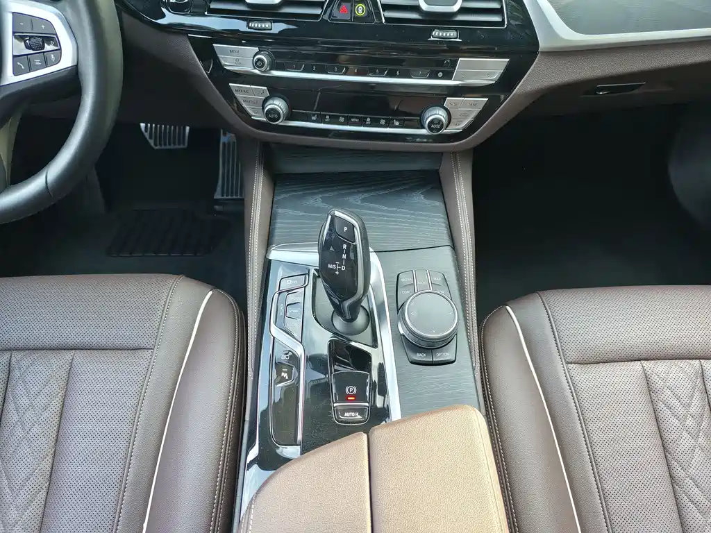 BMW 5 Series New Energy — миниатюра 15