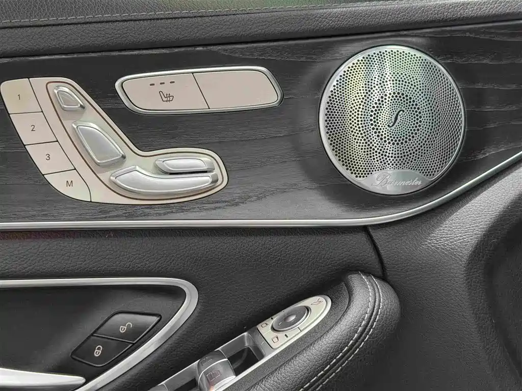 Mercedes-Benz C-Class — миниатюра 11