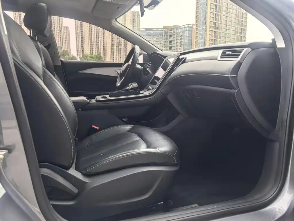 Roewe i6 MAX New Energy — миниатюра 13