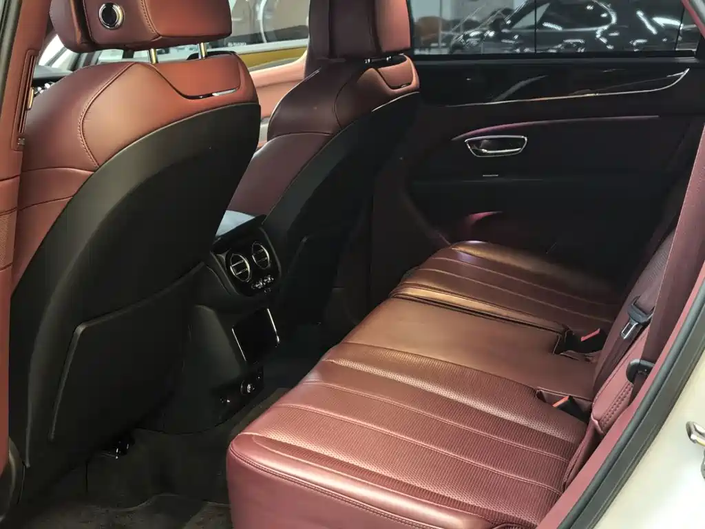 Bentley Bentayga — миниатюра 10
