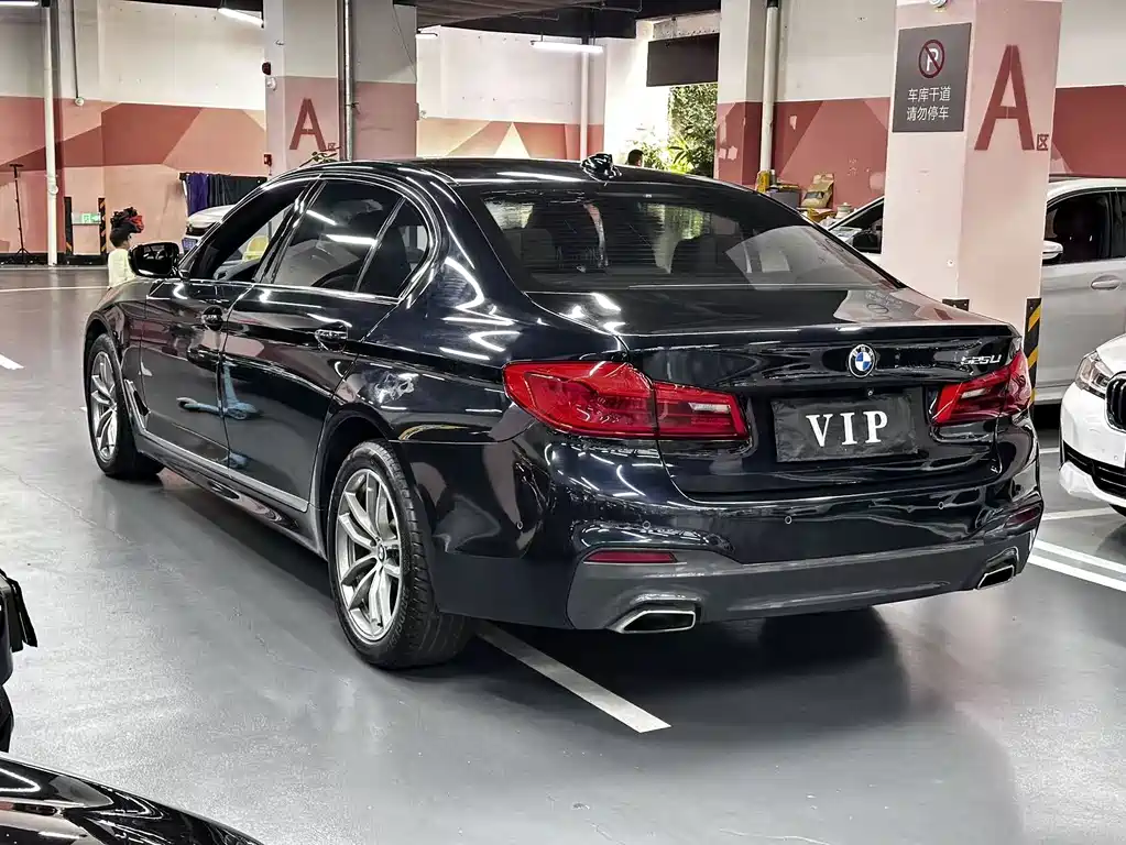 BMW 5 Series — миниатюра 9