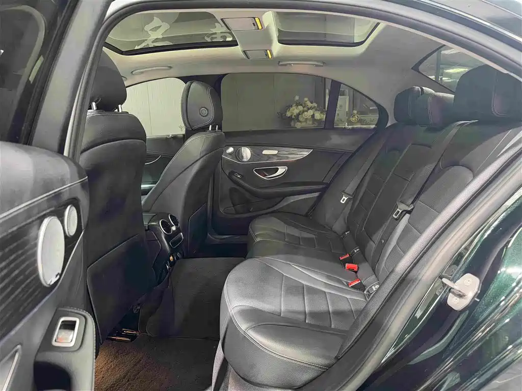 Mercedes-Benz C-Class — миниатюра 7