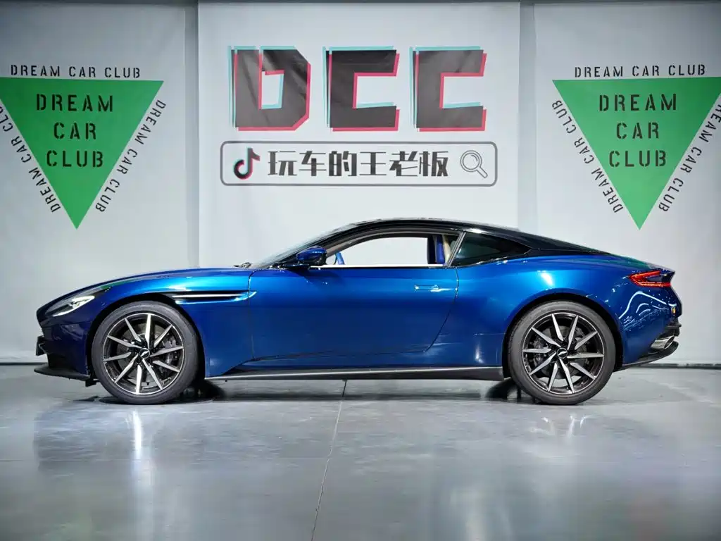 Aston Martin DB11 — миниатюра 11