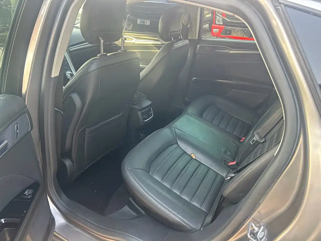 Ford Mondeo — миниатюра 7