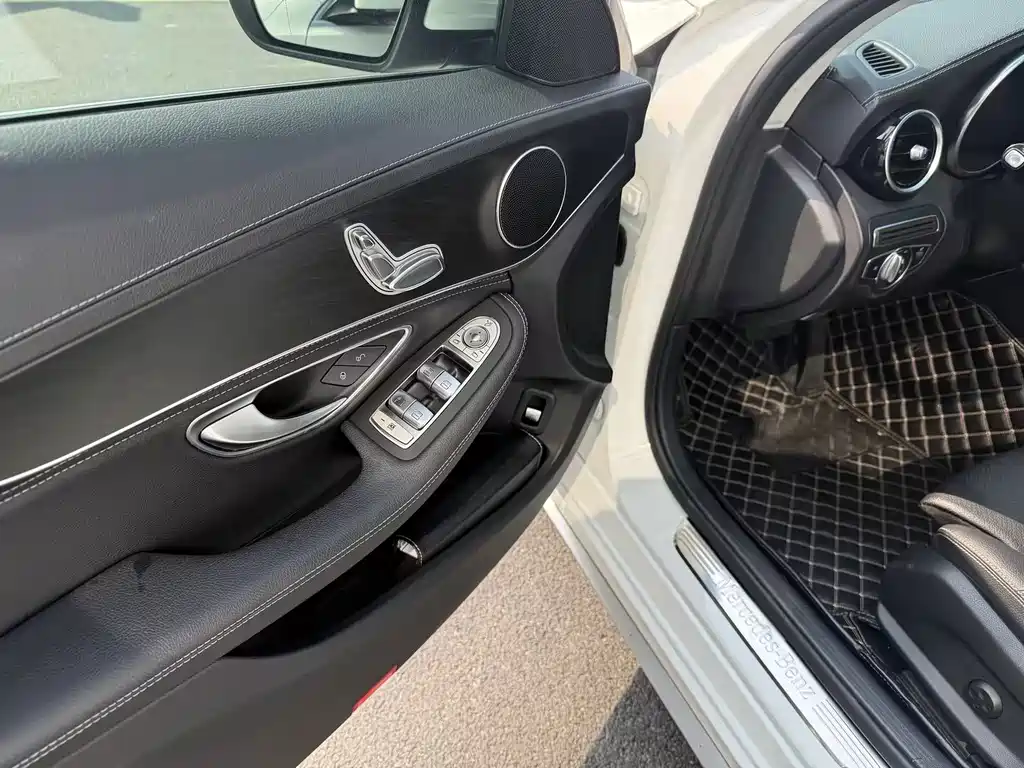 Mercedes-Benz C-Class — миниатюра 8