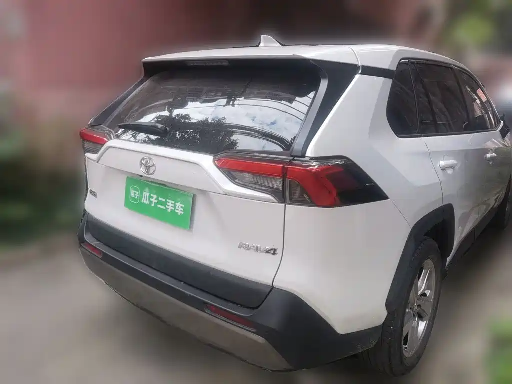 Toyota RAV4 — миниатюра 6