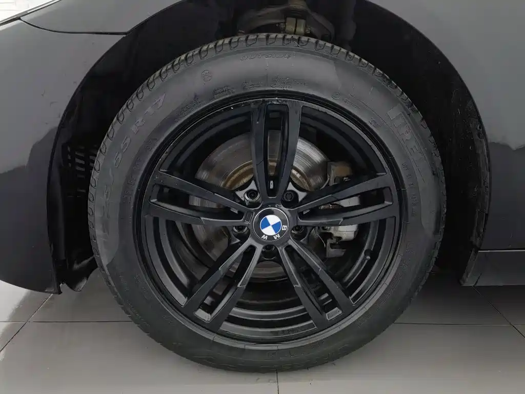 BMW 5 Series — миниатюра 17