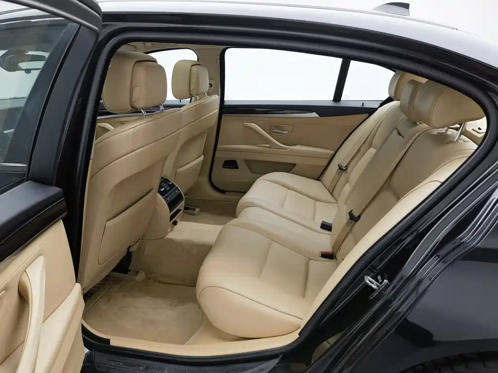 BMW 5 Series — миниатюра 15