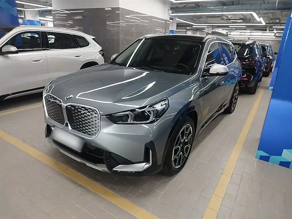 BMW iX1 2024